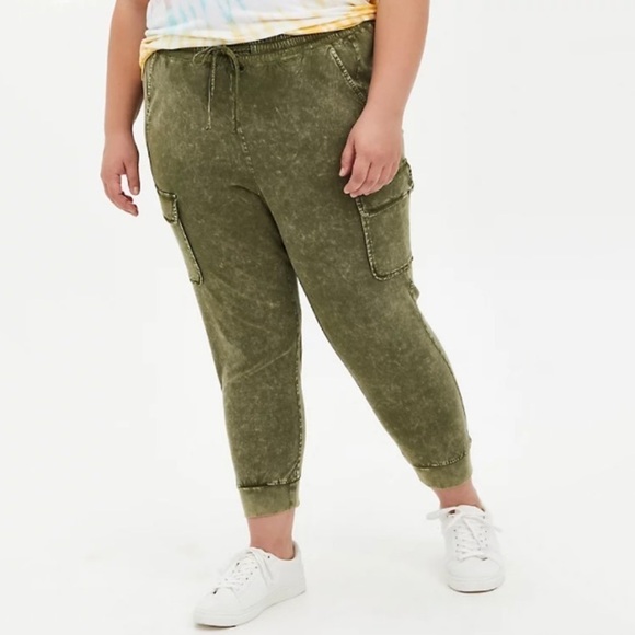 NWT Torrid Relaxed Fit Drawstring Cargo Pocket Joggers In Stretch In Green - Picture 1 of 9